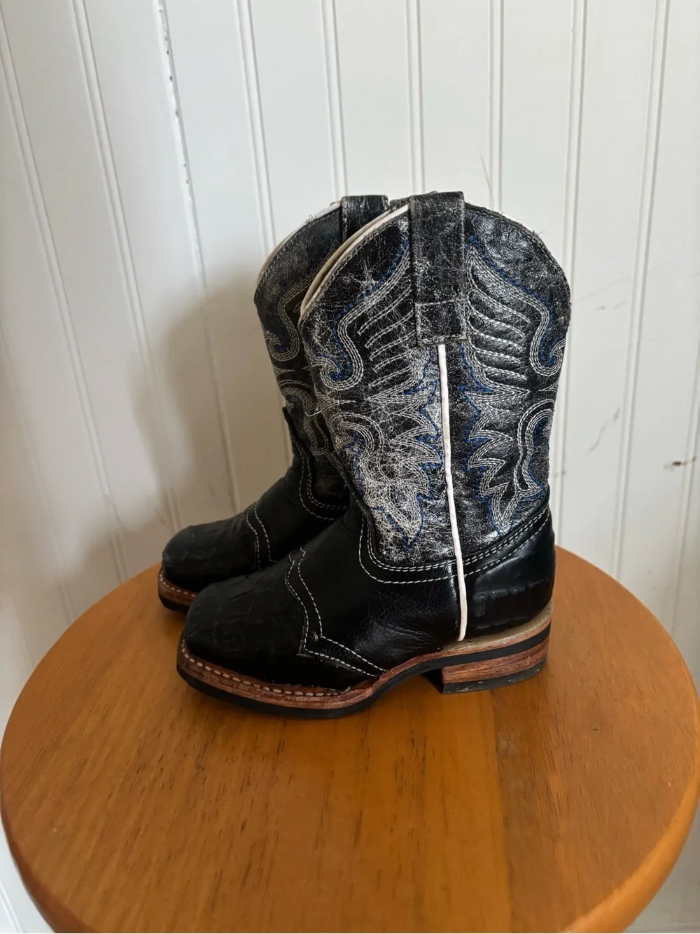 Veretta boots stitching western